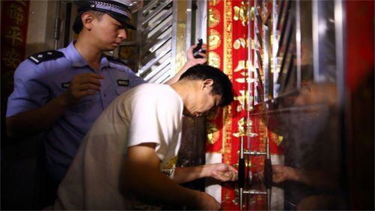 南京请开锁师傅开了锁后，师傅